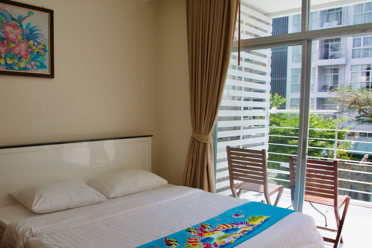 Quarto casal standard | Cofres nos quartos, Wi-Fi de cortesia, roupa de cama