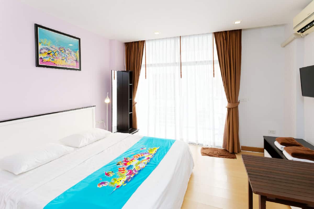 Estúdio, 1 cama King | Cofres nos quartos, Wi-Fi de cortesia, roupa de cama