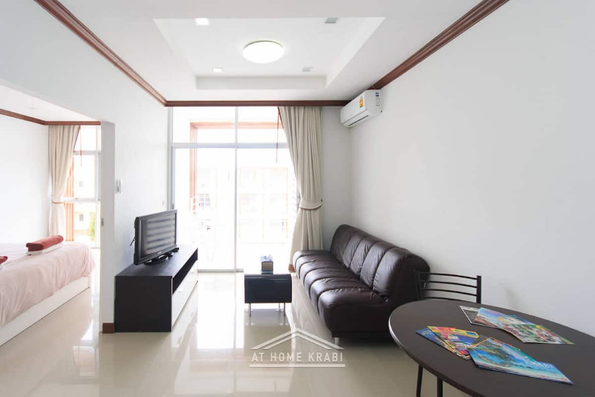 Quarto casal básico, vista para o mar | Cofres nos quartos, Wi-Fi de cortesia, roupa de cama