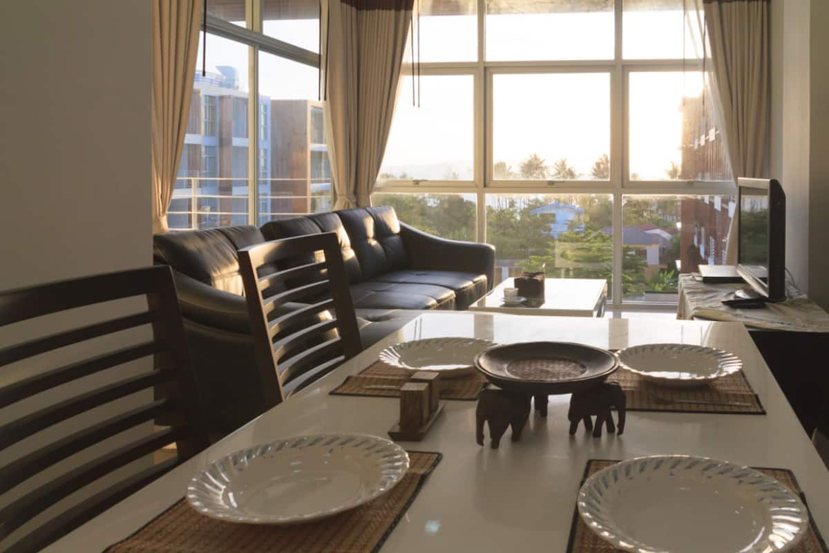 Apartamento família, vista para o mar | Cofres nos quartos, Wi-Fi de cortesia, roupa de cama