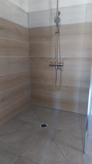 Bathroom - Te Ava Piti Lodge (Raiatea)