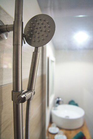 Traditional Double Room, Ensuite, Garden View (Tipanier) | Bathroom | Shower, free toiletries, hair dryer, bathrobes