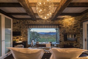 프리미어 스위트, 킹사이즈침대 1개, 욕조, 호수 전망 | 이집트산 면 시트, 고급 침구, 필로우탑 침대, 미니바