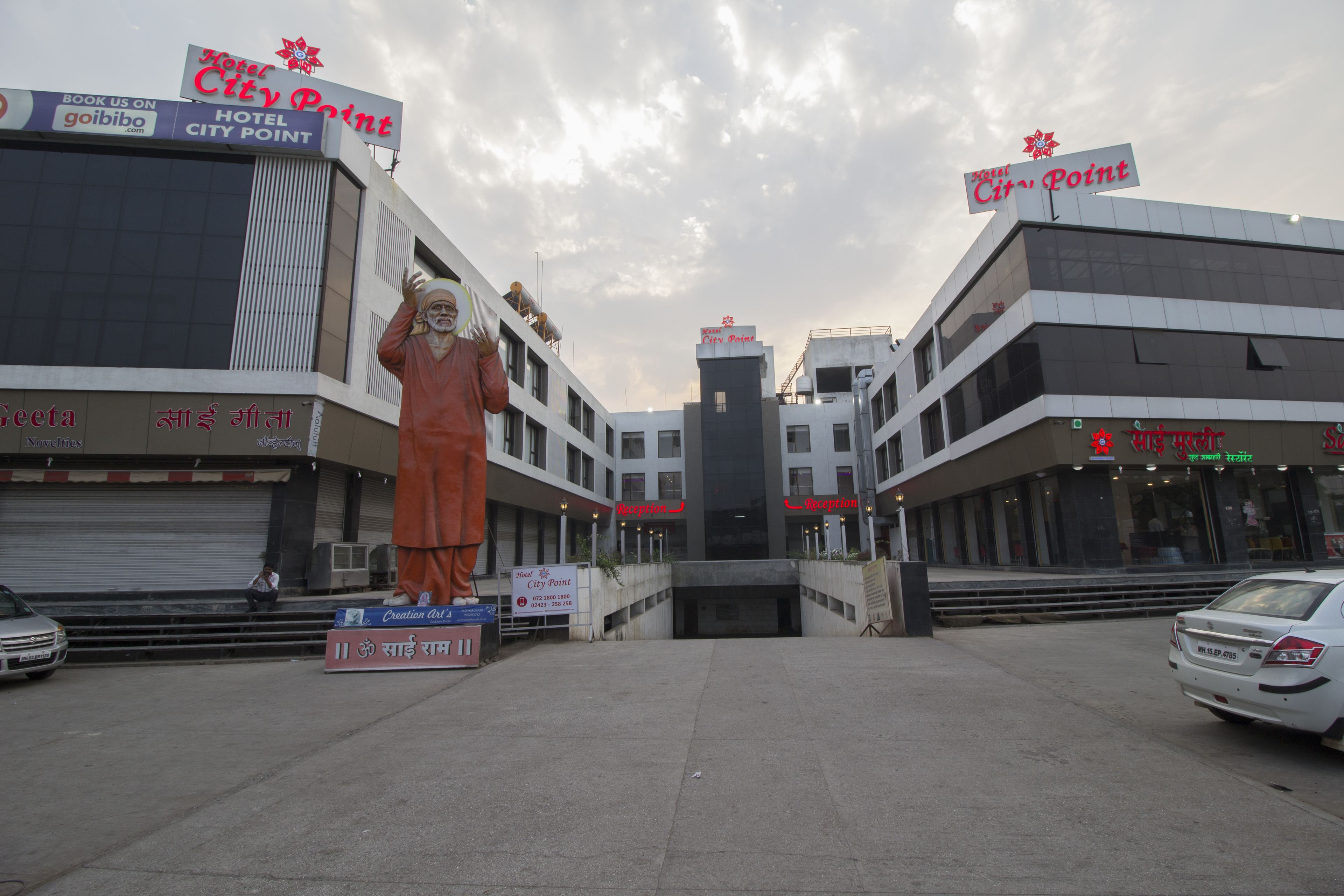 A hotel named City Point with a statue in front.