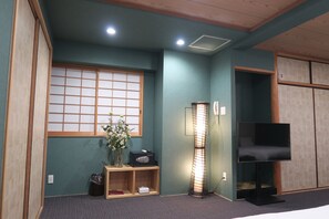 基本三人房, 3 間臥室, 廚房 (Delax Japanese Style) | 房內夾萬、遮光窗簾/窗簾、免費嬰兒床、免費 Wi-Fi
