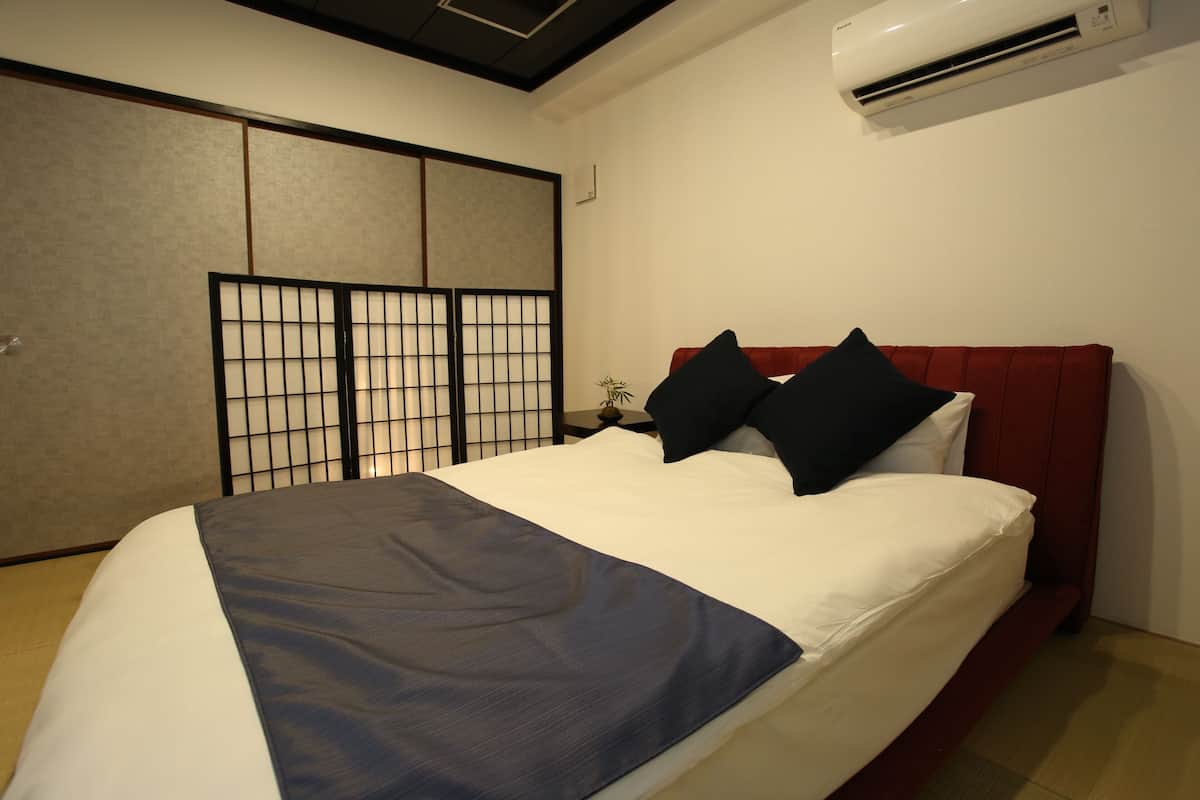 标准双人房 (Japanese Style with Tatami) | 客房内保险箱、遮光窗帘、免费 WiFi、床单