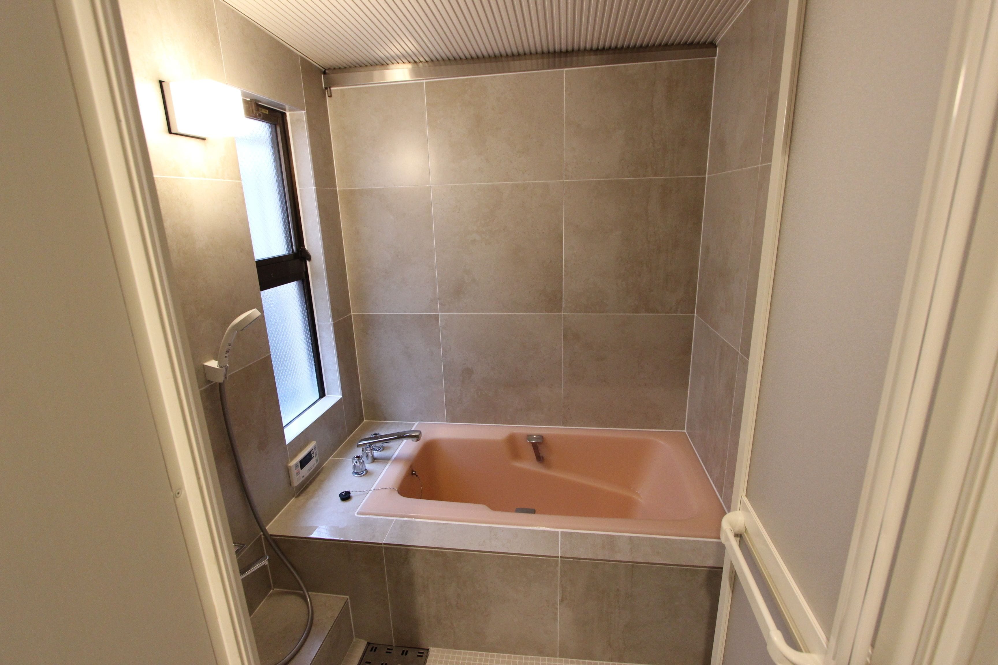 deluxe triple room (3 double beds) | bathroom sink