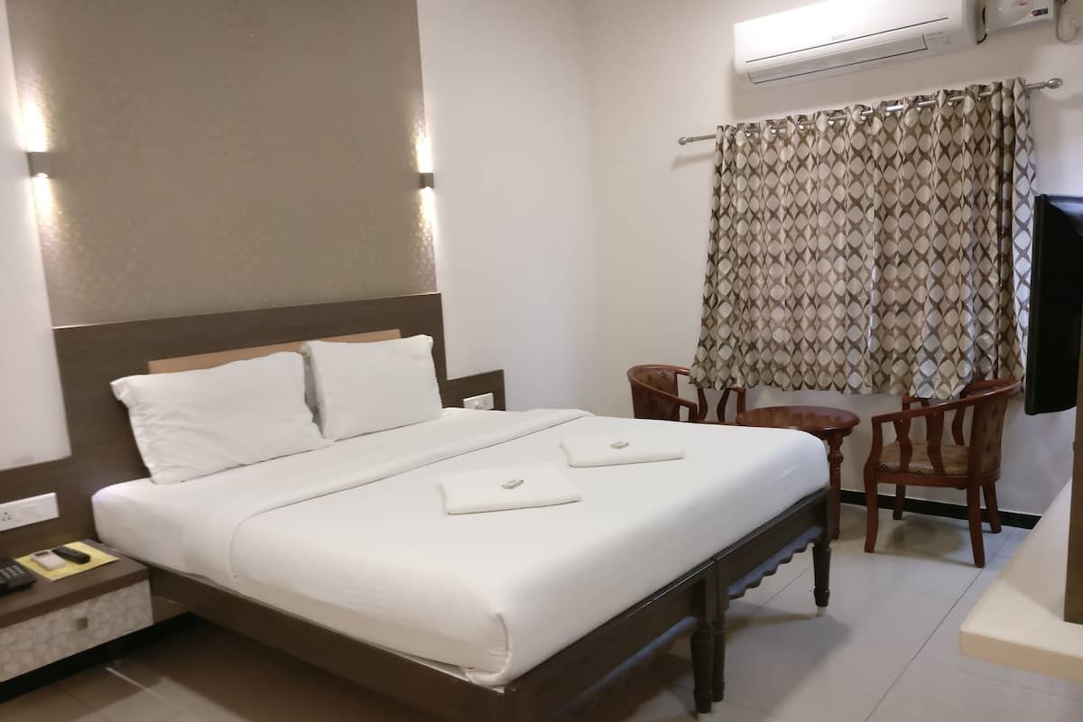 Executive Double Room, 1 King Bed, Balcony | Egyptian cotton sheets, premium bedding, memory foam beds