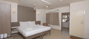 Hotel Sownthariyam
