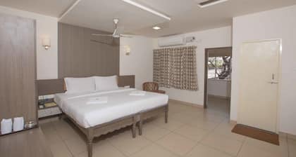 Hotel Sownthariyam