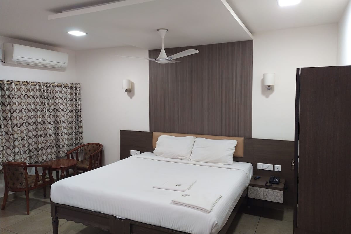 Executive Double Room, 1 King Bed, Balcony | Egyptian cotton sheets, premium bedding, memory foam beds