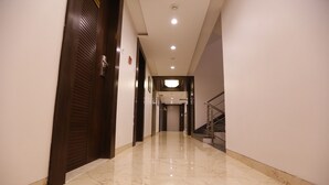 Ảnh chưa phân loại, 2 trong số 83 ảnh, nút