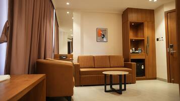 Classic Studio Suite | Premium bedding, in-room safe, desk, blackout drapes