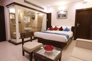 行政客房, 城市景观 | 高档床上用品、客房内保险箱、办公桌、遮光窗帘