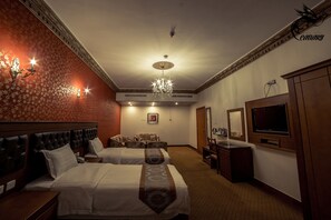 Minibar, in-room safe, desk, soundproofing - Canary Beach Hotel (Yanbu)