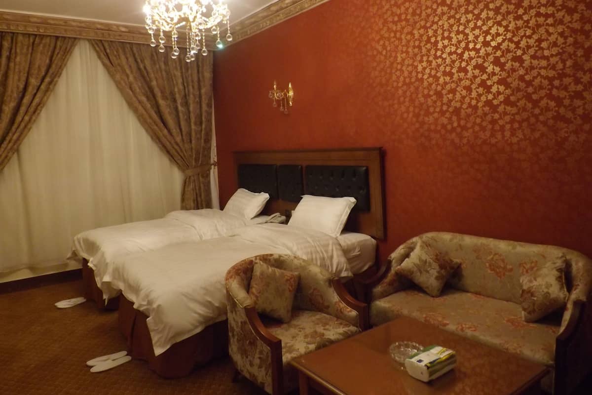 2 bedrooms, minibar, in-room safe, desk