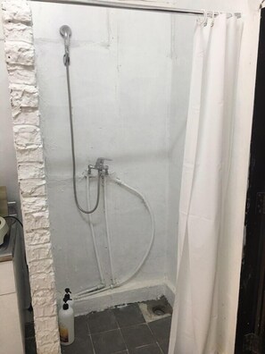 Han-sil Room #2 with shower room- Bathroom Separate | Bathroom | Shower, free toiletries, hair dryer, slippers - MK guest house - Hostel (Seoul)