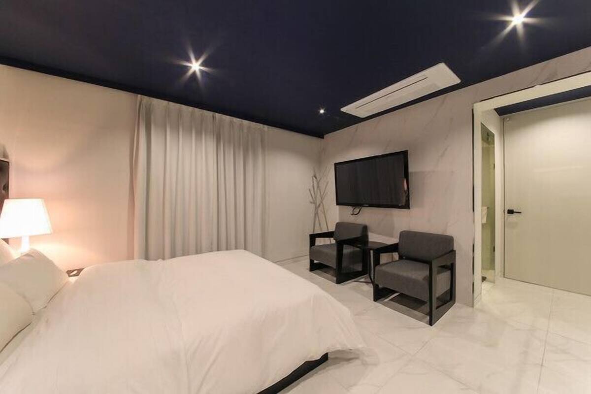 Ropa de cama de alta calidad, insonorización y wifi gratis