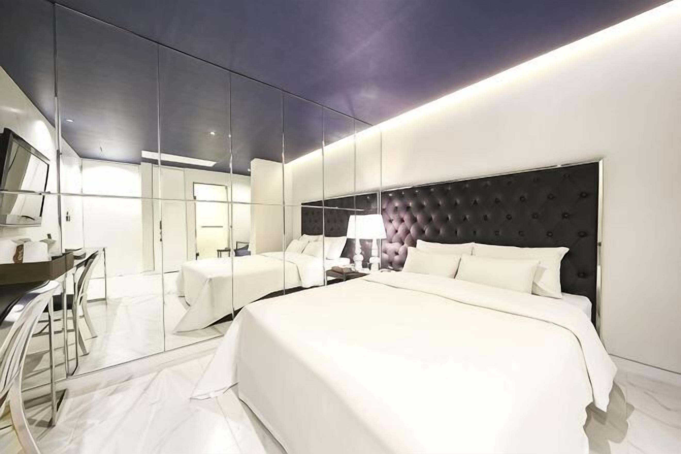 Premium bedding, soundproofing, free WiFi