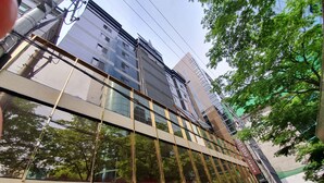 A modern hotel with a glass facade, multiple floors, and a prominent sign reading "HOTEL STAR." - Hotel Star Premier Yeoksam (Seoul)