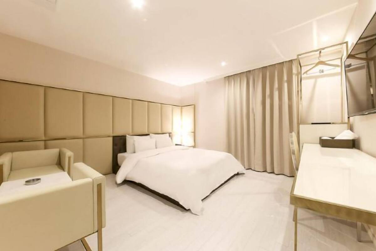 Ropa de cama de alta calidad, insonorización y wifi gratis