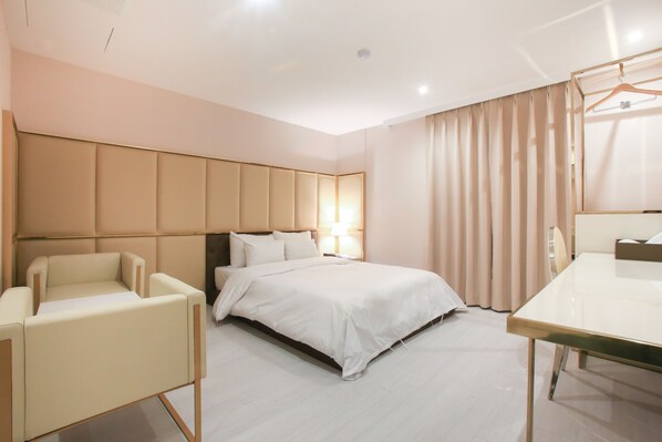 Premium bedding, soundproofing, free WiFi