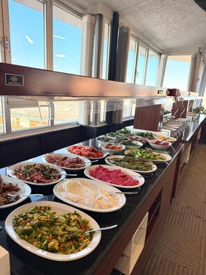 2 ristoranti, aperti a colazione, a pranzo e a cena, cucina turca