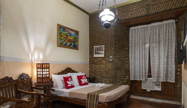 Family Room | Desk, iron/ironing board, rollaway beds, free WiFi