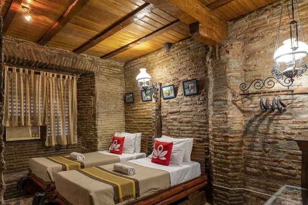 Vigan Room | Desk, iron/ironing board, rollaway beds, free WiFi