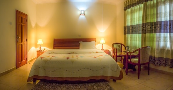 In-room safe, desk, free WiFi