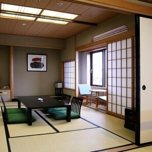 Japanese Style Suite for 4 Adults, Smoking | In-room safe, free WiFi - Hotel Hamatsu (Koriyama)