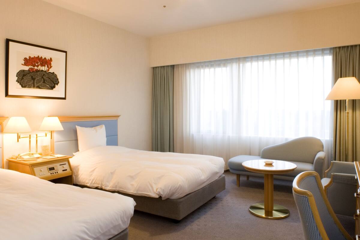 standard twin room, non smoking | in-room safe, free wifi