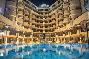 Seasonal outdoor pool - Menada Golden Rainbow Apartments (Sunny Beach)