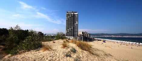 Una playa cerca