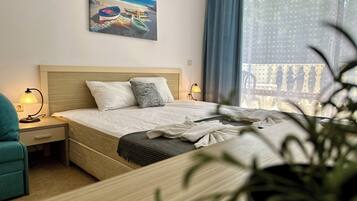 Classic Studio, Park View | WiFi, bed sheets