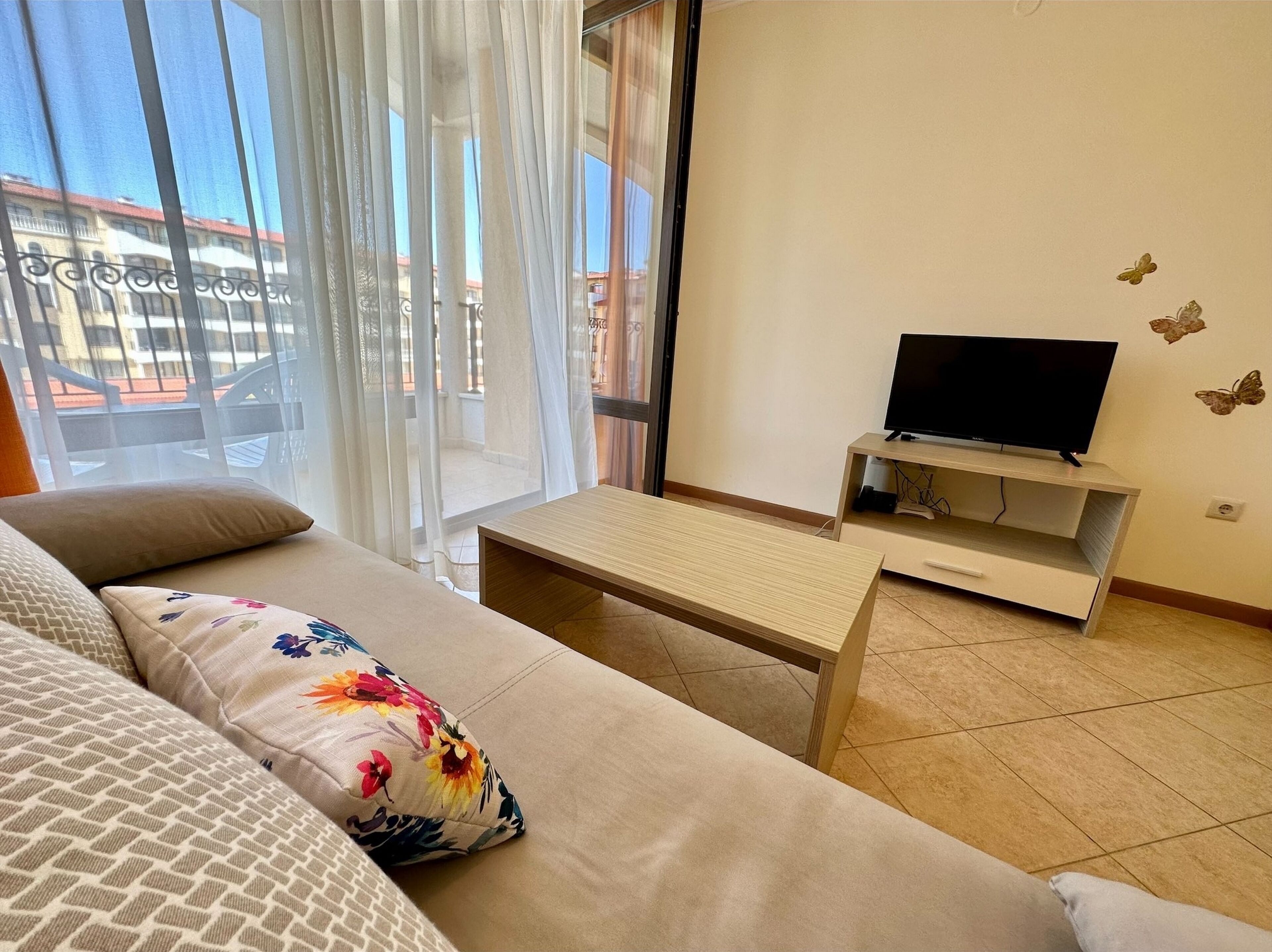 Deluxe Apartment, Pool View | Living room | 30-cm TV with cable channels