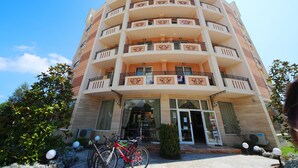Front of property - Menada Aphrodite Palace Apartments (Sunny Beach)