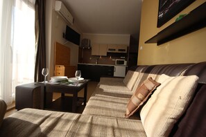 Appartement Classique, balcon | Coin cuisine privé | Réfrigérateur, plaque de cuisson, bouilloire électrique