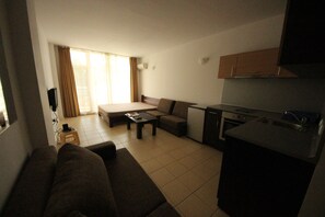 스튜디오, 수영장 전망 (2 adults and 2 children) | 유아용 침대, WiFi