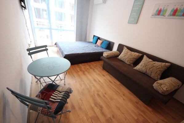 Apartment | Wohnzimmer | Flachbildfernseher