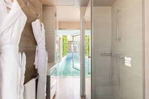 Panoramic Penthouse, Multiple Beds, Private Pool, City View | Bathroom | Free toiletries, hair dryer, towels