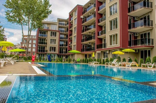 Seasonal outdoor pool