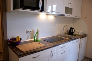 Apartment, 1 Bedroom (4 adults) | Private kitchenette