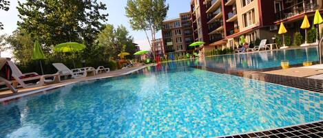 Seasonal outdoor pool