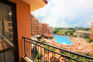 Classic-Apartment, Poolblick | Ausblick vom Zimmer
