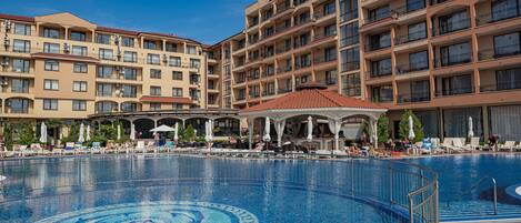 Seasonal outdoor pool