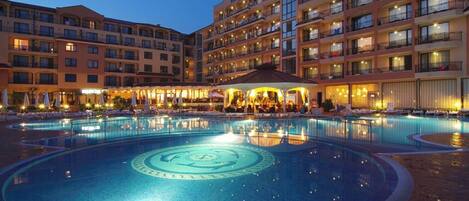 حمّام سباحة خارجي موسمي