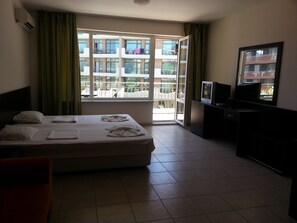 Estudio, balcón | Vista desde la habitación