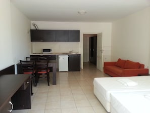 Studio, Balcony | Private kitchenette