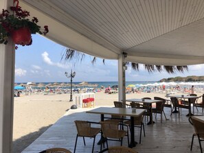 Outdoor dining - Menada Rocamar Apartments (Tsarevo)